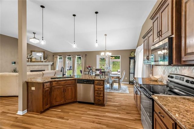 623 S Kisner Drive, Independence, MO 64056