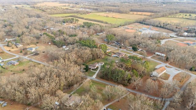 15 Hilldale Church Rd, Fayetteville, TN 37334