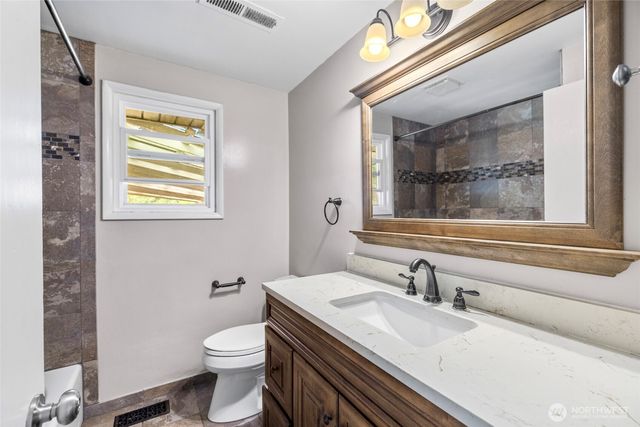 849 Burlingame Road, Mount Vernon, WA 98274