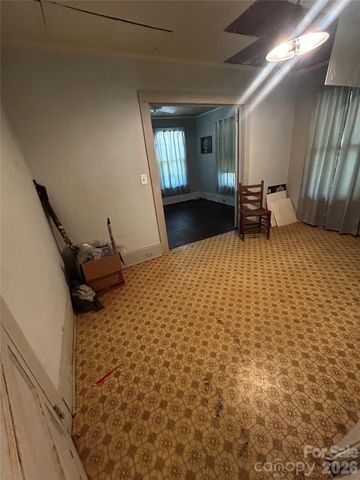 1701 W Mcfarland Avenue, Gastonia, NC 28052