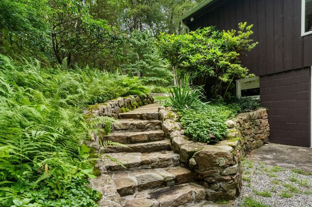 54 Lockwood Road, South Salem, NY 10590