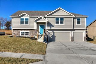 527 Skyview Lane, Liberty, MO 64068