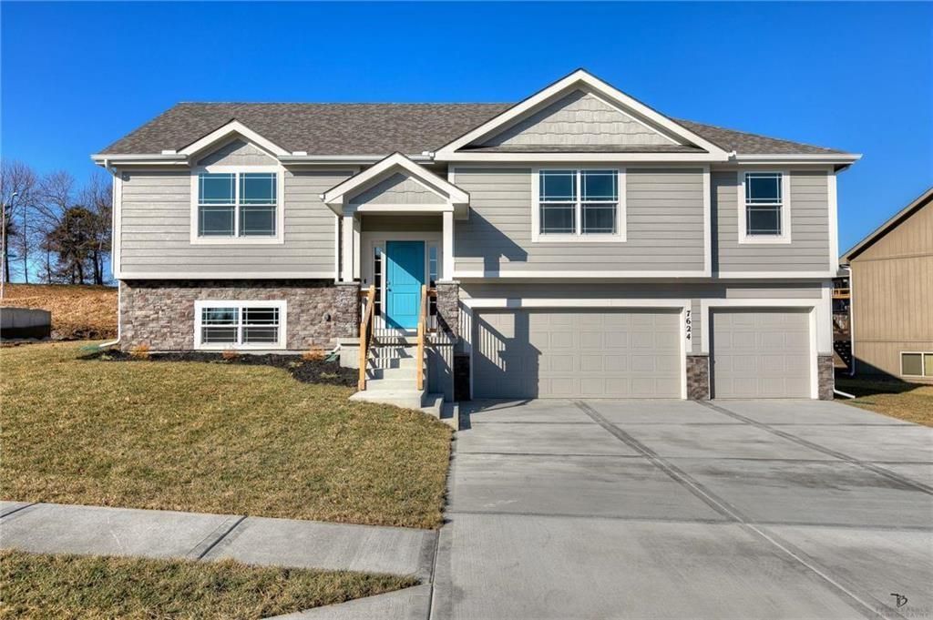 527 Skyview Lane, Liberty, MO 64068