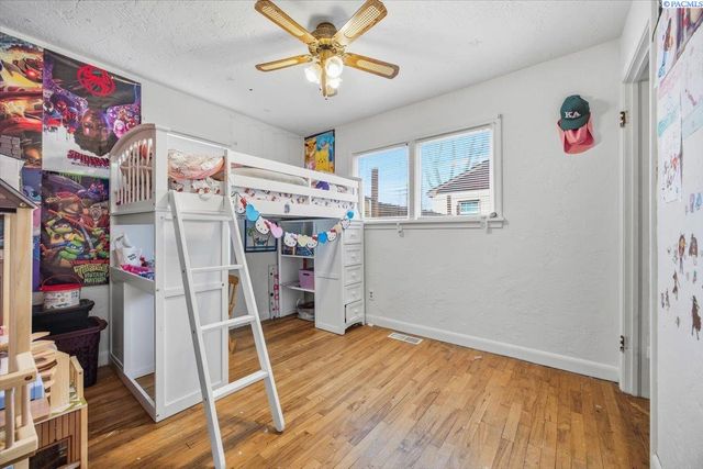 1909 W 3rd Ave, Kennewick, WA 99336