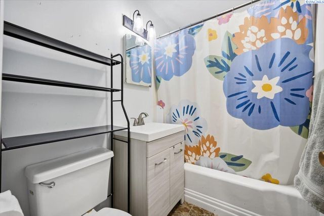 1909 W 3rd Ave, Kennewick, WA 99336