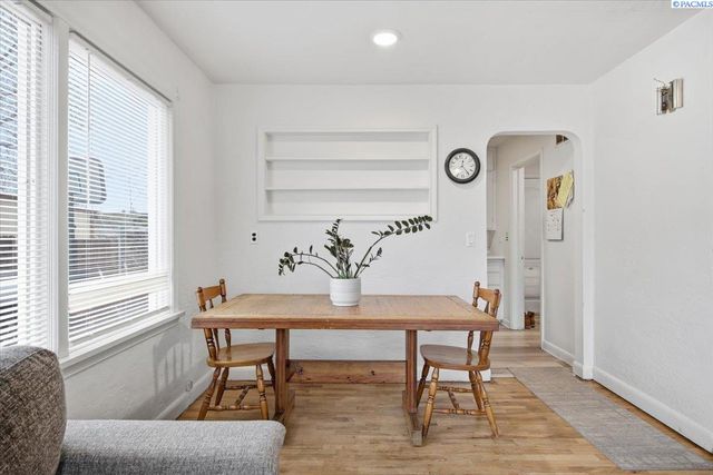 1909 W 3rd Ave, Kennewick, WA 99336