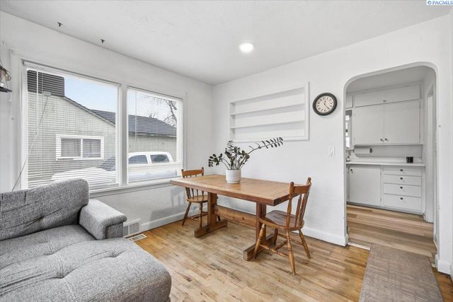 1909 W 3rd Ave, Kennewick, WA 99336