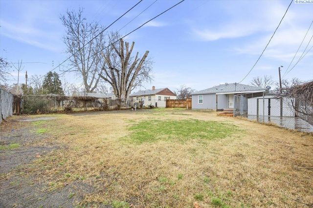 1909 W 3rd Ave, Kennewick, WA 99336