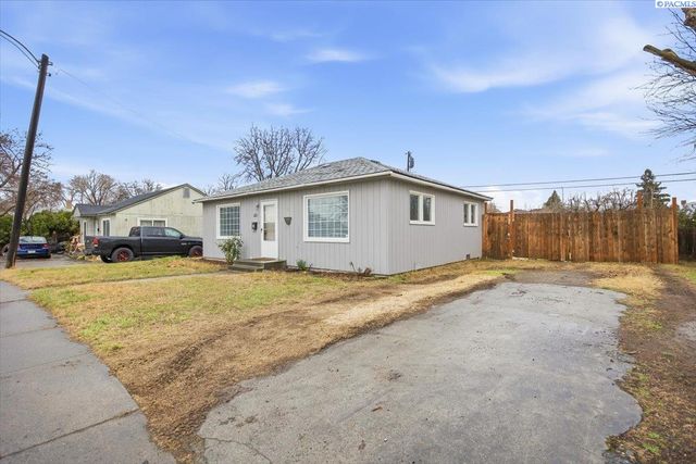 1909 W 3rd Ave, Kennewick, WA 99336
