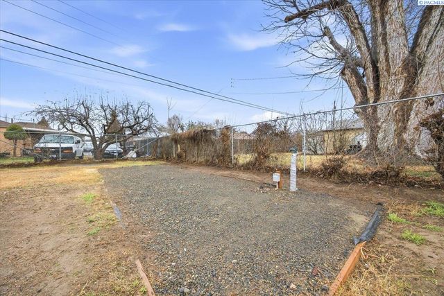 1909 W 3rd Ave, Kennewick, WA 99336