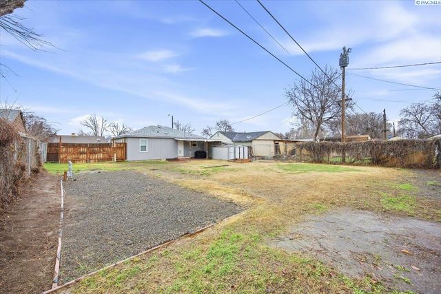 1909 W 3rd Ave, Kennewick, WA 99336
