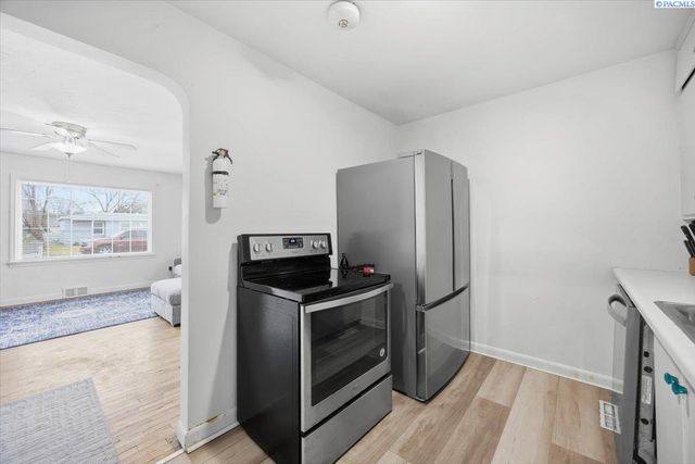 1909 W 3rd Ave, Kennewick, WA 99336