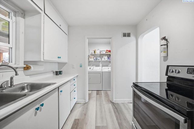 1909 W 3rd Ave, Kennewick, WA 99336