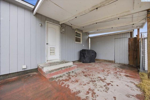 1909 W 3rd Ave, Kennewick, WA 99336