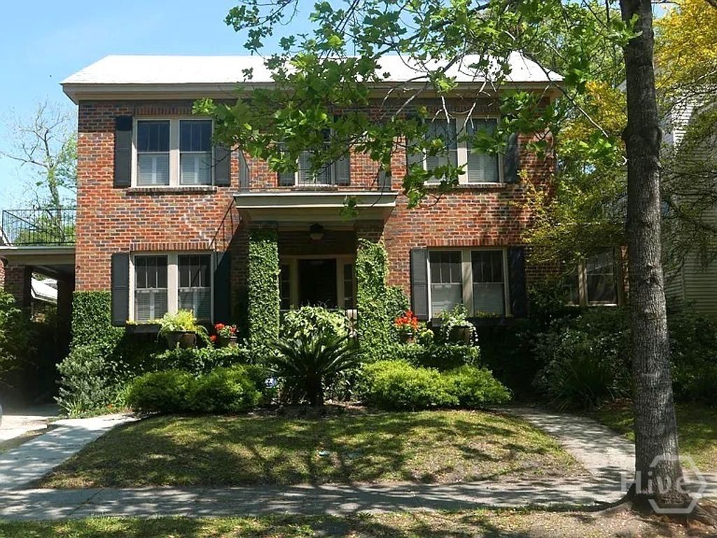 Image 1 of property listing at 18 E 45th Street, Savannah, GA 31405