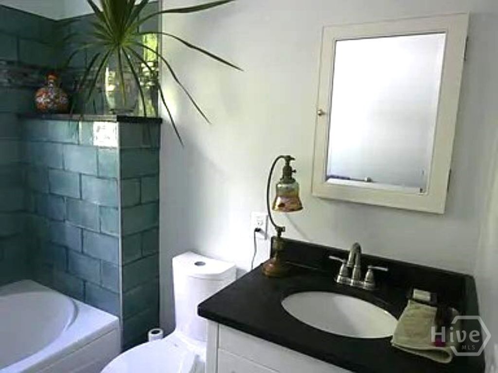 Image 20 of property listing at 18 E 45th Street, Savannah, GA 31405