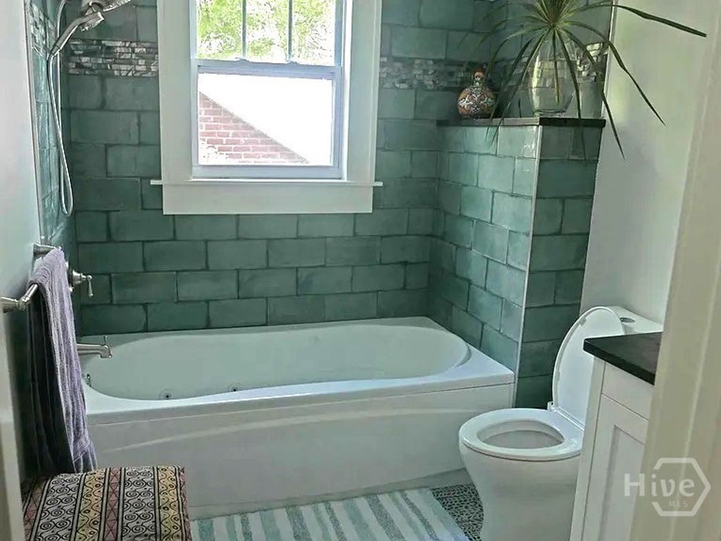 Image 21 of property listing at 18 E 45th Street, Savannah, GA 31405