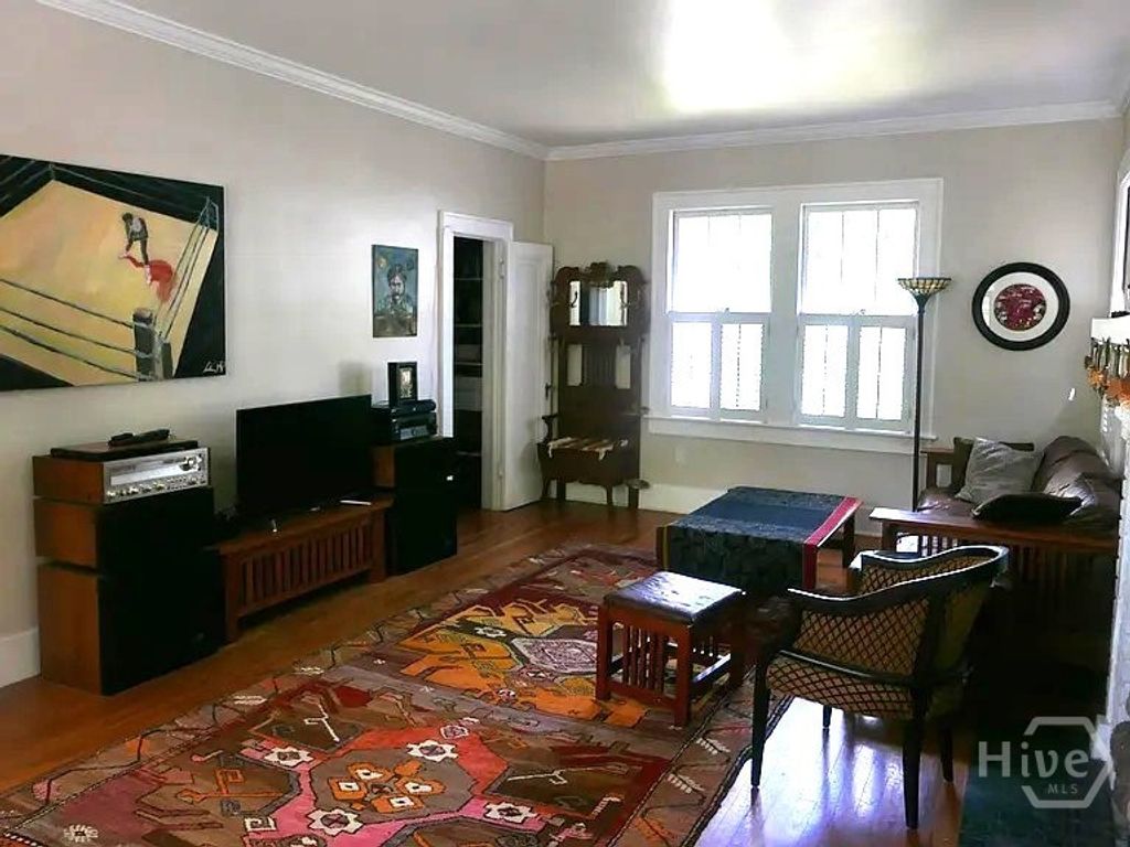 Image 3 of property listing at 18 E 45th Street, Savannah, GA 31405