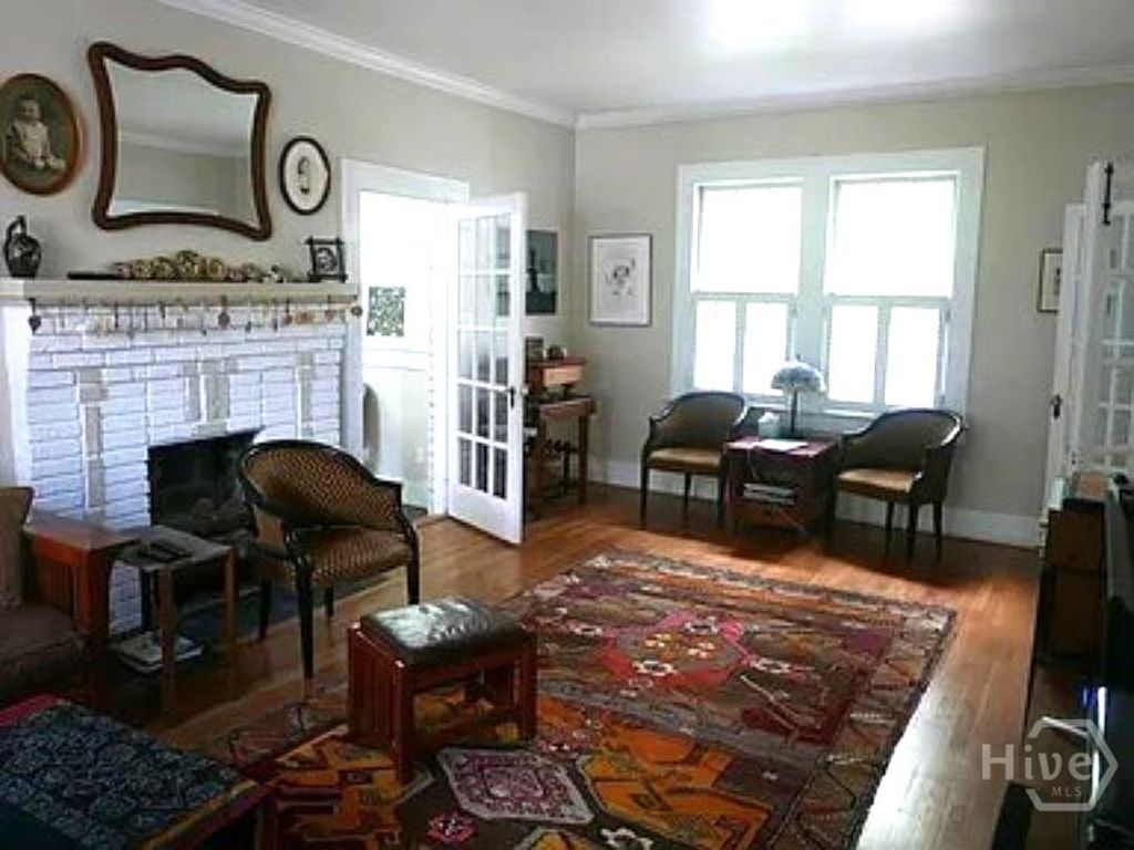Image 4 of property listing at 18 E 45th Street, Savannah, GA 31405