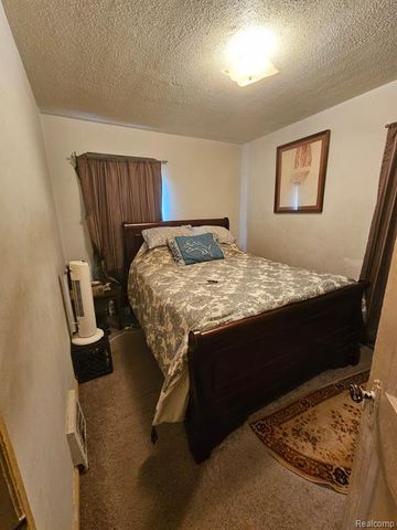 7451 Grandville Avenue, Detroit, MI 48228