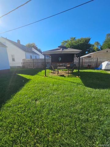 7451 Grandville Avenue, Detroit, MI 48228