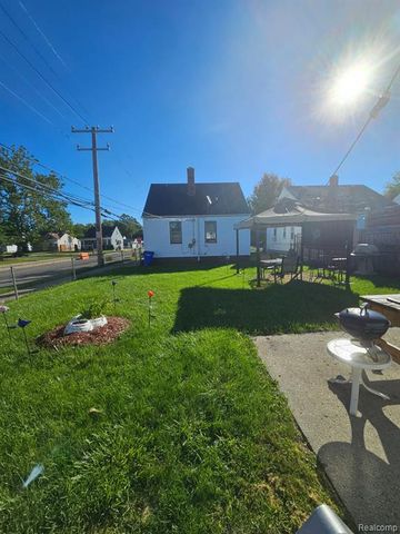7451 Grandville Avenue, Detroit, MI 48228