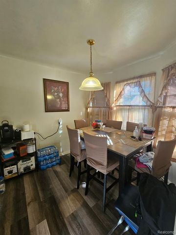 7451 Grandville Avenue, Detroit, MI 48228