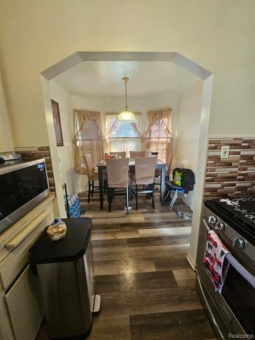 7451 Grandville Avenue, Detroit, MI 48228