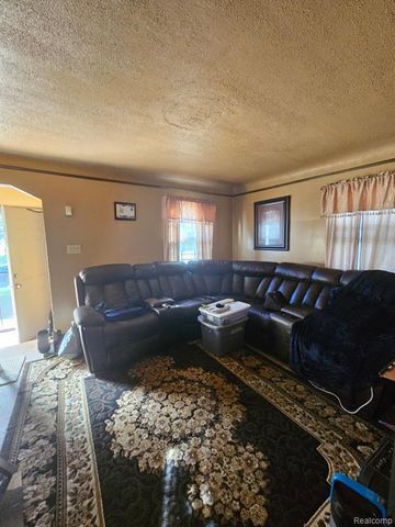 7451 Grandville Avenue, Detroit, MI 48228