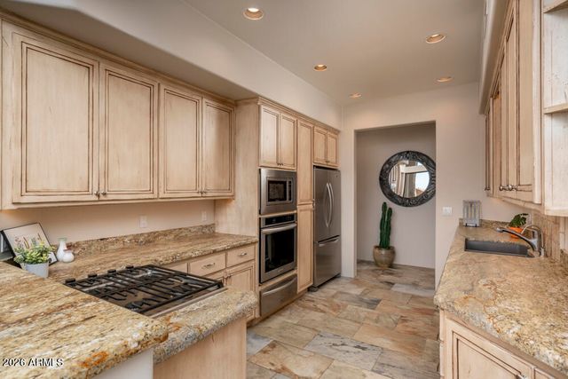 24350 N WHISPERING RIDGE Way 10, Scottsdale, AZ 85255