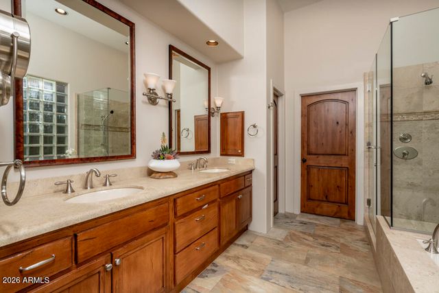 24350 N WHISPERING RIDGE Way 10, Scottsdale, AZ 85255