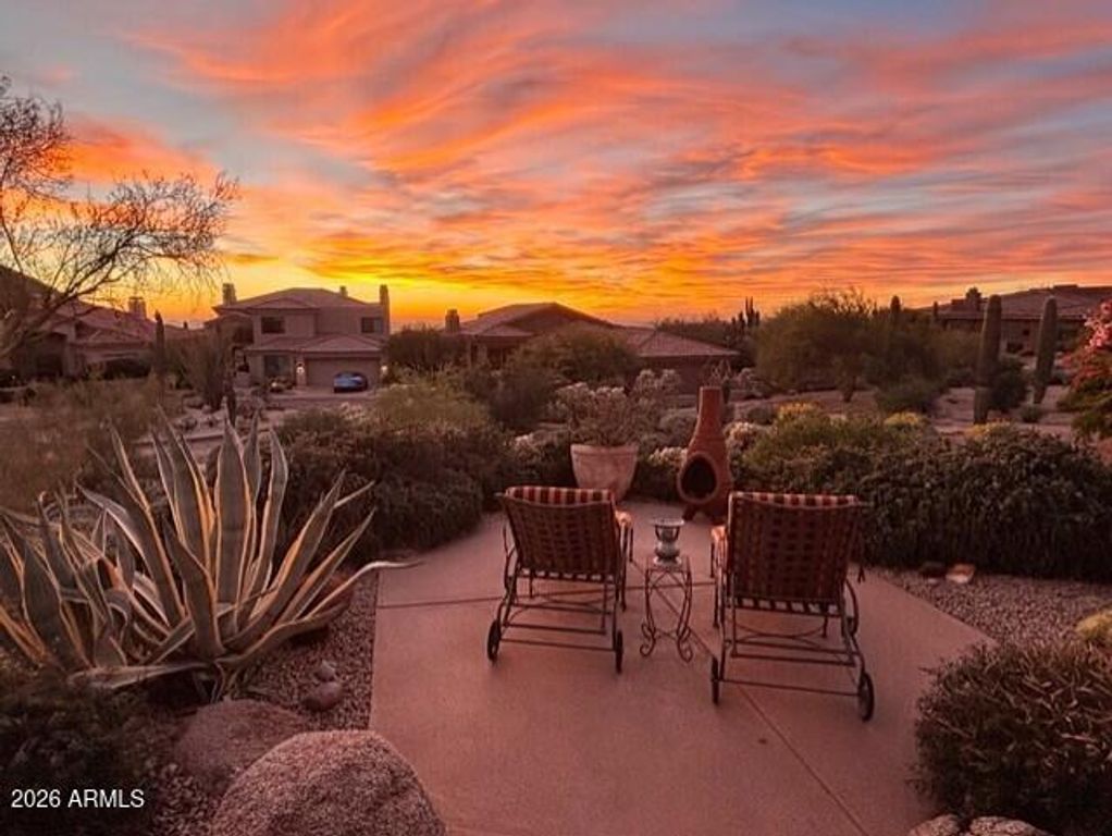 24350 N WHISPERING RIDGE Way 10, Scottsdale, AZ 85255