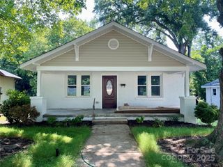 137 Woodlawn Drive, Statesville, NC 28677