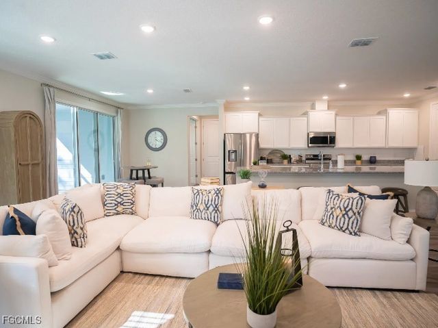 4725 24th AVE SE, Naples, FL 34117