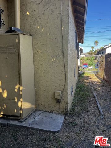 639 W 80th Street, Los Angeles, CA 90044