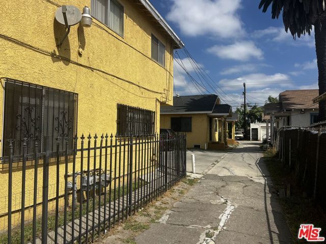 639 W 80th Street, Los Angeles, CA 90044