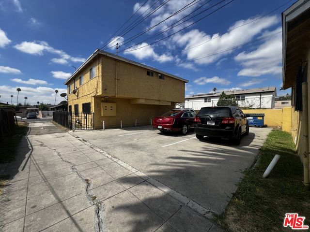 639 W 80th Street, Los Angeles, CA 90044