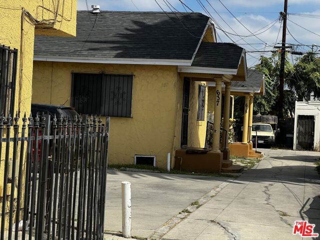 639 W 80th Street, Los Angeles, CA 90044