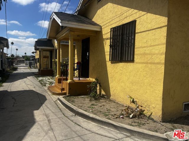 639 W 80th Street, Los Angeles, CA 90044