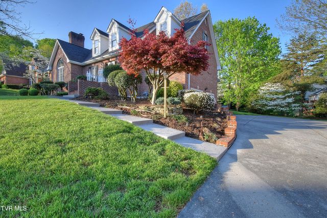 2 Wayland Court, Johnson City, TN 37604