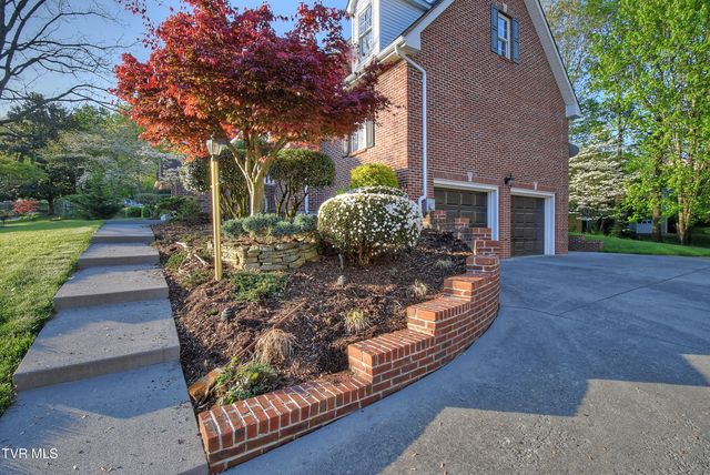 2 Wayland Court, Johnson City, TN 37604