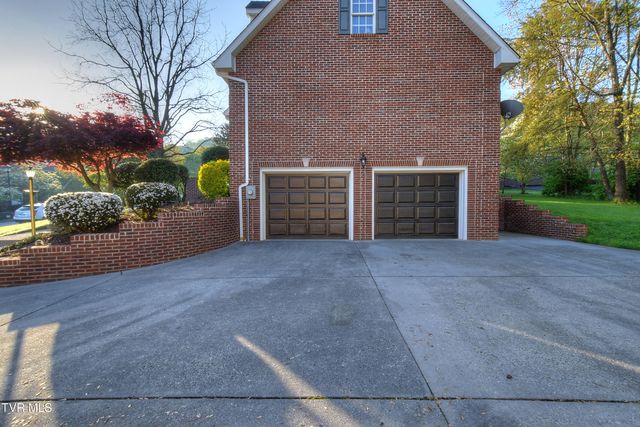 2 Wayland Court, Johnson City, TN 37604
