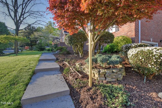 2 Wayland Court, Johnson City, TN 37604