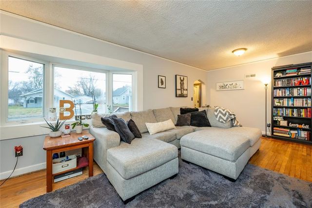 3909 68th Street, Urbandale, IA 50322