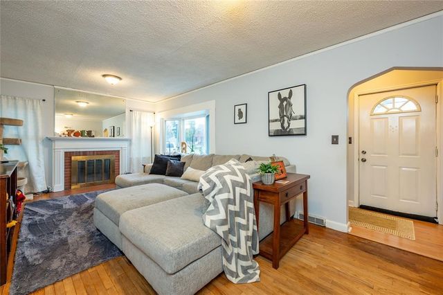 3909 68th Street, Urbandale, IA 50322