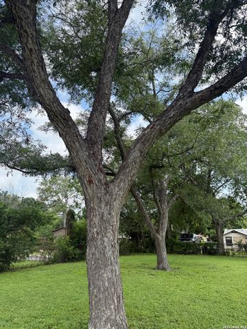 417 E HUFF AVE, San Antonio, TX 78214