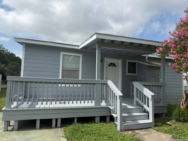 417 E HUFF AVE, San Antonio, TX 78214