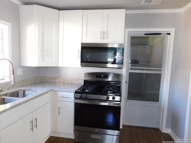 417 E HUFF AVE, San Antonio, TX 78214
