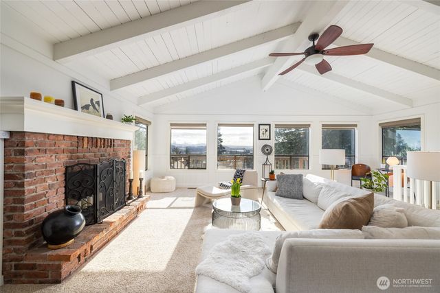 425 Yakima Place, La Conner, WA 98257