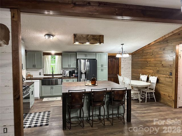 71 Ledford Ridge Lane, Bakersville, NC 28705